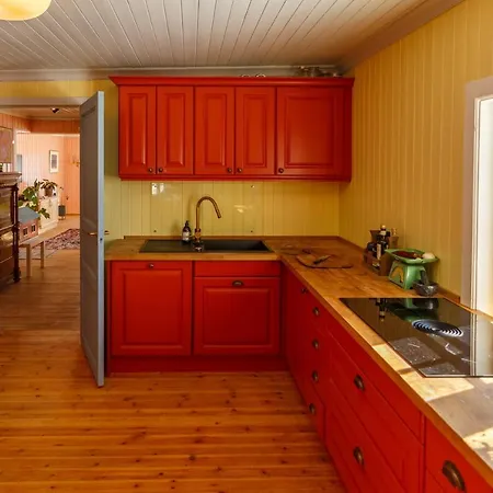 Vinjestogo- Mesmerizing Mountain View, Sauna With A View And Eco Living In An Old School House *