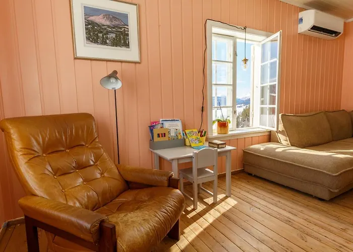 Апартаменты Vinjestogo- Mesmerizing Mountain View, Sauna With A View And Eco Living In An Old School House Vestre Slidre