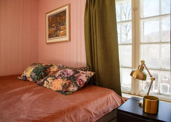 Vinjestogo- Mesmerizing Mountain View, Sauna With A View And Eco Living In An Old School House *